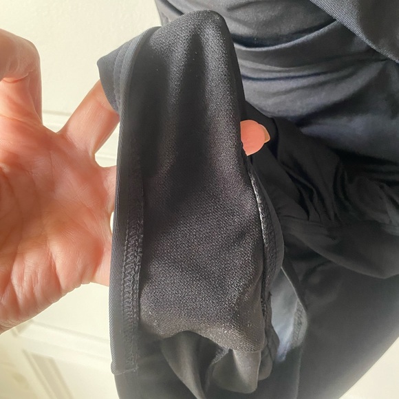 ❌SOLD❌ NWT LA BLANCA BLACK RUCHED ONE PIECE SWIMSUIT SIZE 6 SMALL - Picture 2 of 5